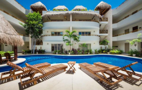 Kitesurfer's paradise condo & jacuzzi & deck & pool